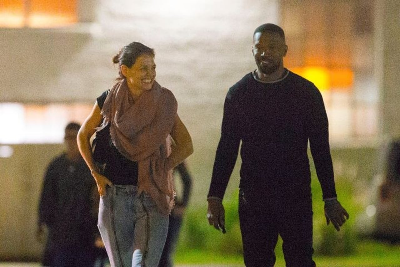 Katie Holmes potvrdila vzťah s mladším umelcom a žiari šťastím