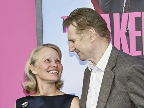 Liam Neeson prišiel na festival ruka v ruke so Stellou Stocker