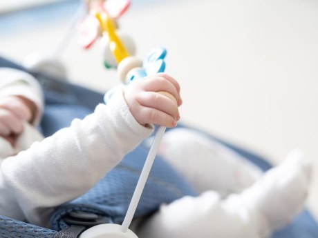 Odborníci varujú pred piatimi pomôckami, ktoré môžu ohroziť bábätká